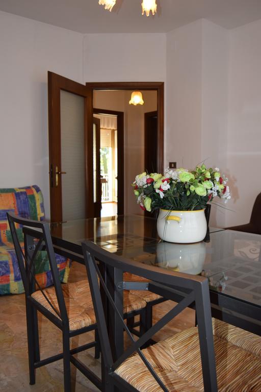 Casa Vacanza E Per Lavoro Elena E Carla 스피니아 외부 사진